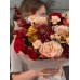 Букет №224 из садовых роз и сортовой хризантемы Bigoudi Red с ярким эвкалиптом