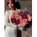 Букет №226 из французских коралловых роз и сортовой хризантемы Bigoudi Purple