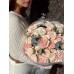 Букет №229 из кустовой пионовидной розы, сортовой гвоздики и эвкалипта