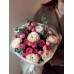 Букет №235 - Яркий букет c ранункулюсами и пиновидными малиновыми розами