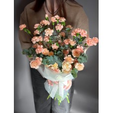 Букет №237 из сортовой кустовой гвоздики персикового цвета