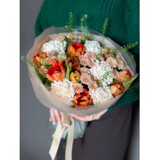 Букет №241 - Букет из Тюльпанов, сортовых гвоздик и кустовой хризантемы