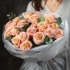 Букет №10 из 21 шт персиковой розы Shimmer 