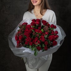 Букет №25 из 11 шт.  Пионовидной кустовой красной розы