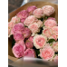 Букет № 84 - роза кустовая пионовидная Pink Irishka, роза кустовая пионовидная Bombastic в крафте