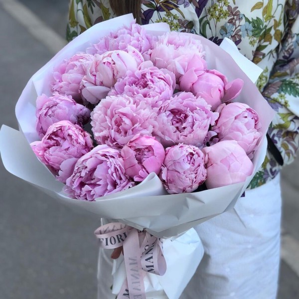 Букет №86 из крупных розовых пионов Sarah Bernhardt