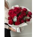Букет из 101 красной розы и эвкалипта в белой праздничной упаковке