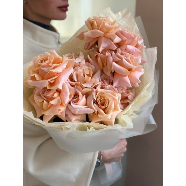 Букет №132 на День матери из розово-персиковых вывернутых роз