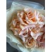 Букет №132 на День матери из розово-персиковых вывернутых роз