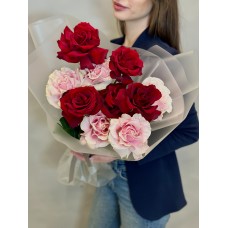 Букет №191 - Букет микс из розовых и бархатных красных роз на день Влюбленных