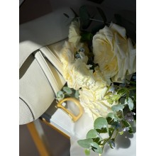 Купить садовые розы Mania Fiori перед встрече с подругой 