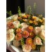 Букет №254 с персиковыми кустовыми хризантемами Сантини и нежными кустовыми розами